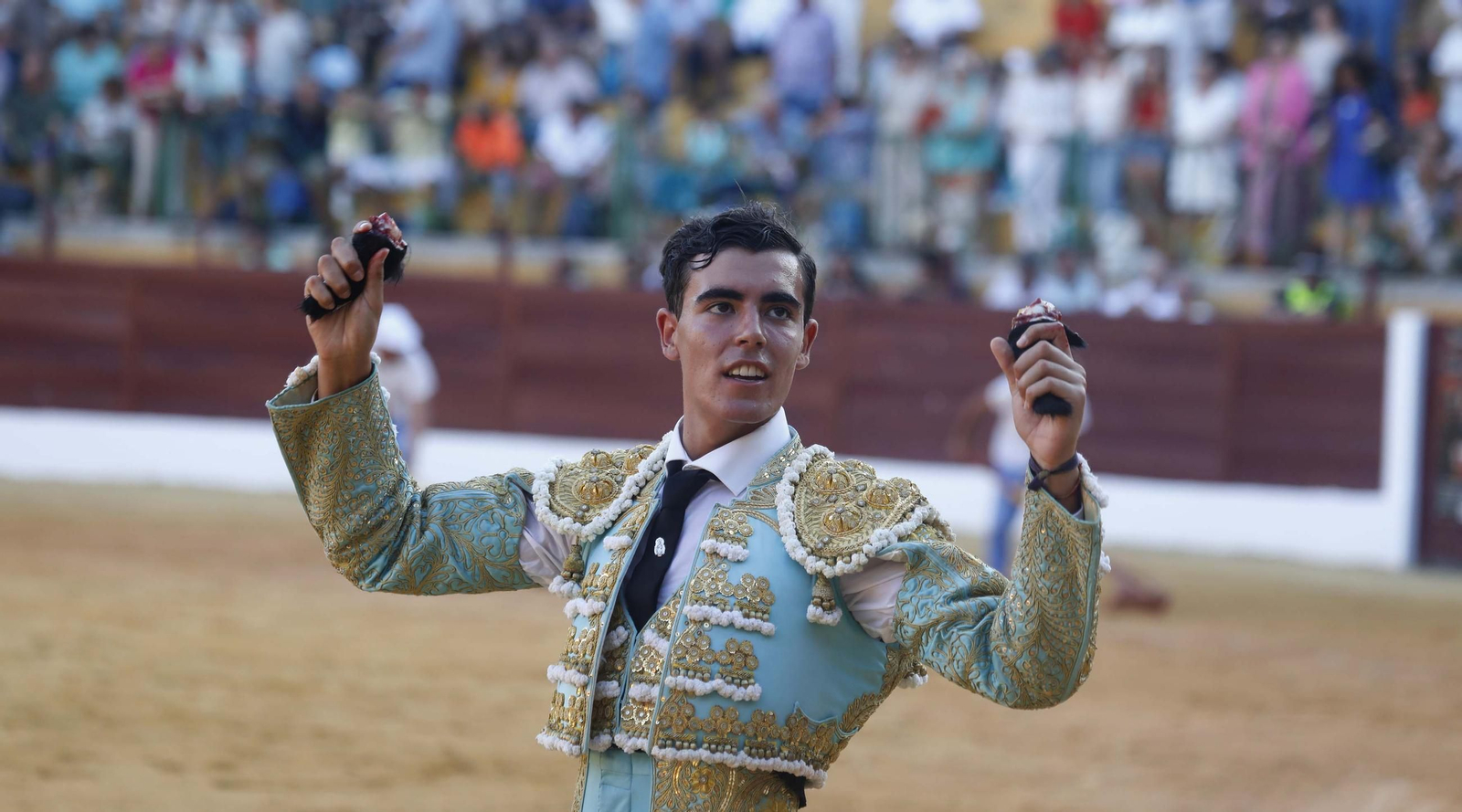Las fotos de la primera semifinal del ciclo de novilladas de las Escuelas de Tauromaquia de Andalucía en La Línea