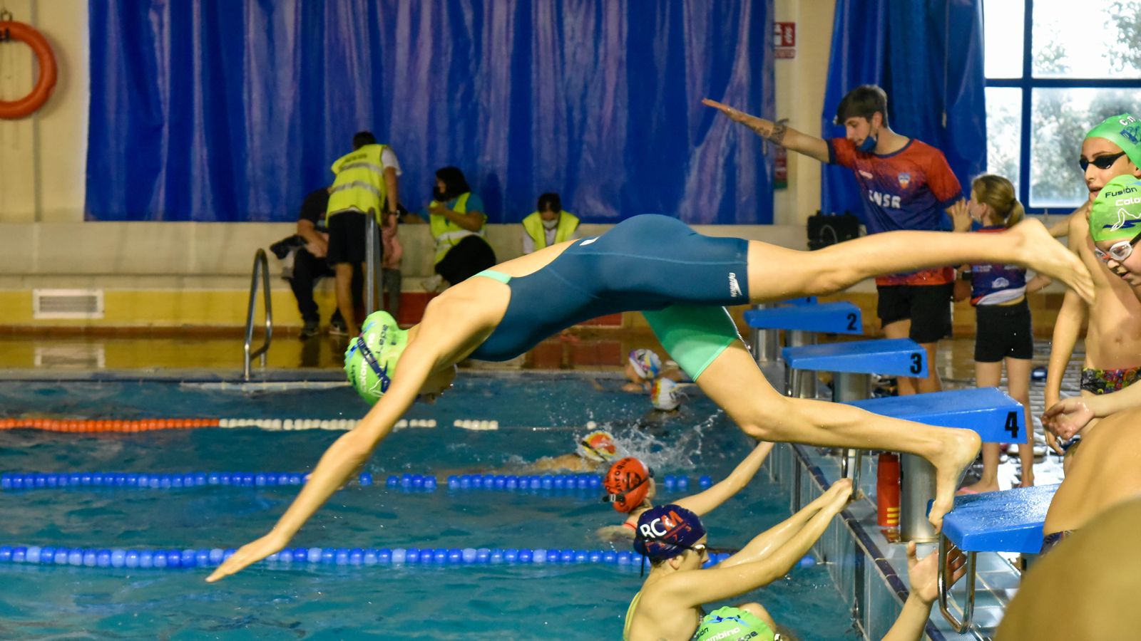 Las fotos del XVII trofeo de natación Día de Andalucía