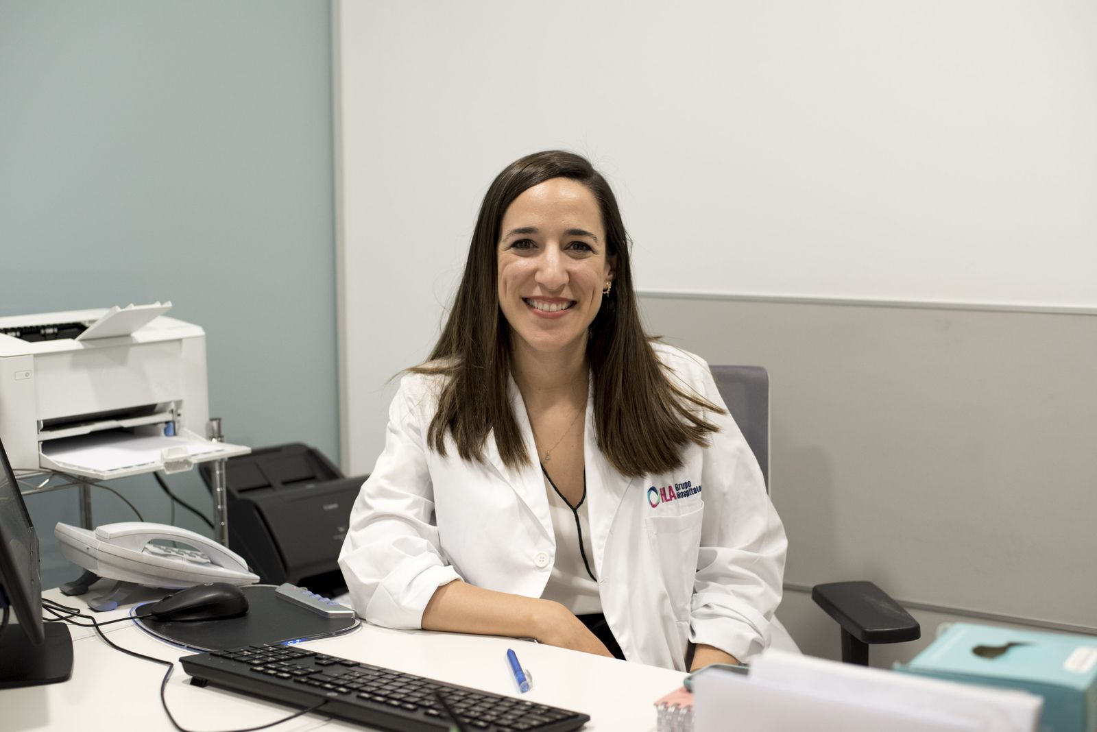 María Román en su consulta de HLA Inmaculada.