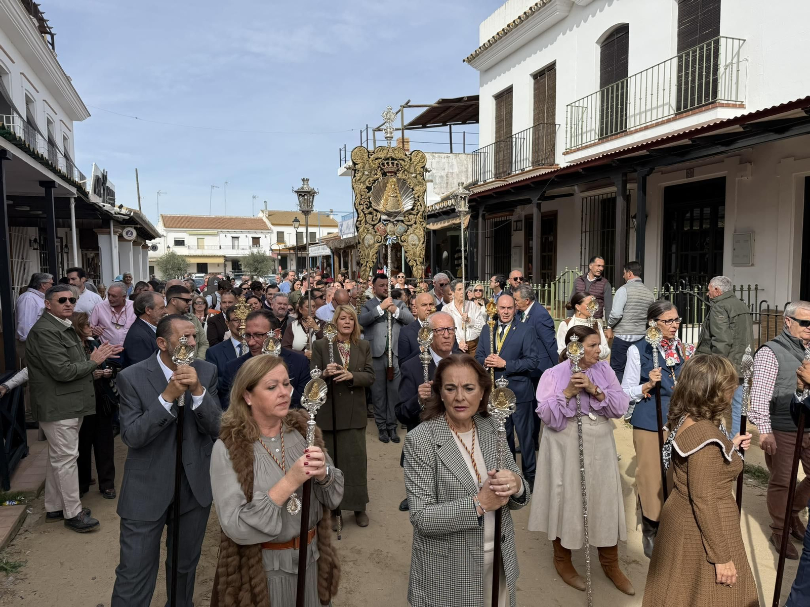 Las mejores imágenes de la peregrinación extraordinaria de Emigrantes a la aldea de El Rocío
