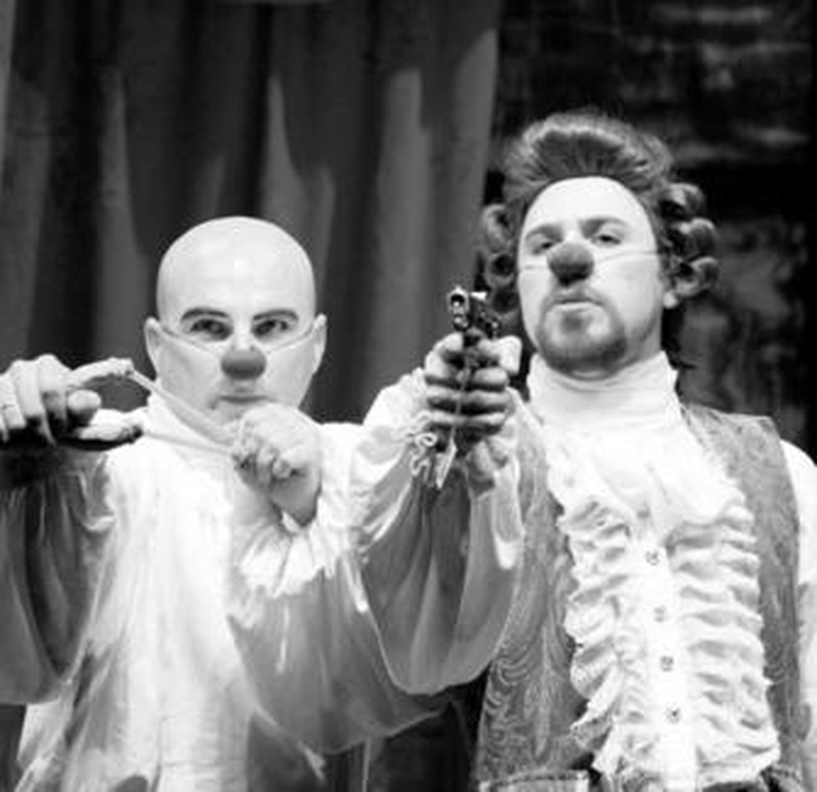 Víctor Carretero y Práxedes Nieto, en una escena de la obra.