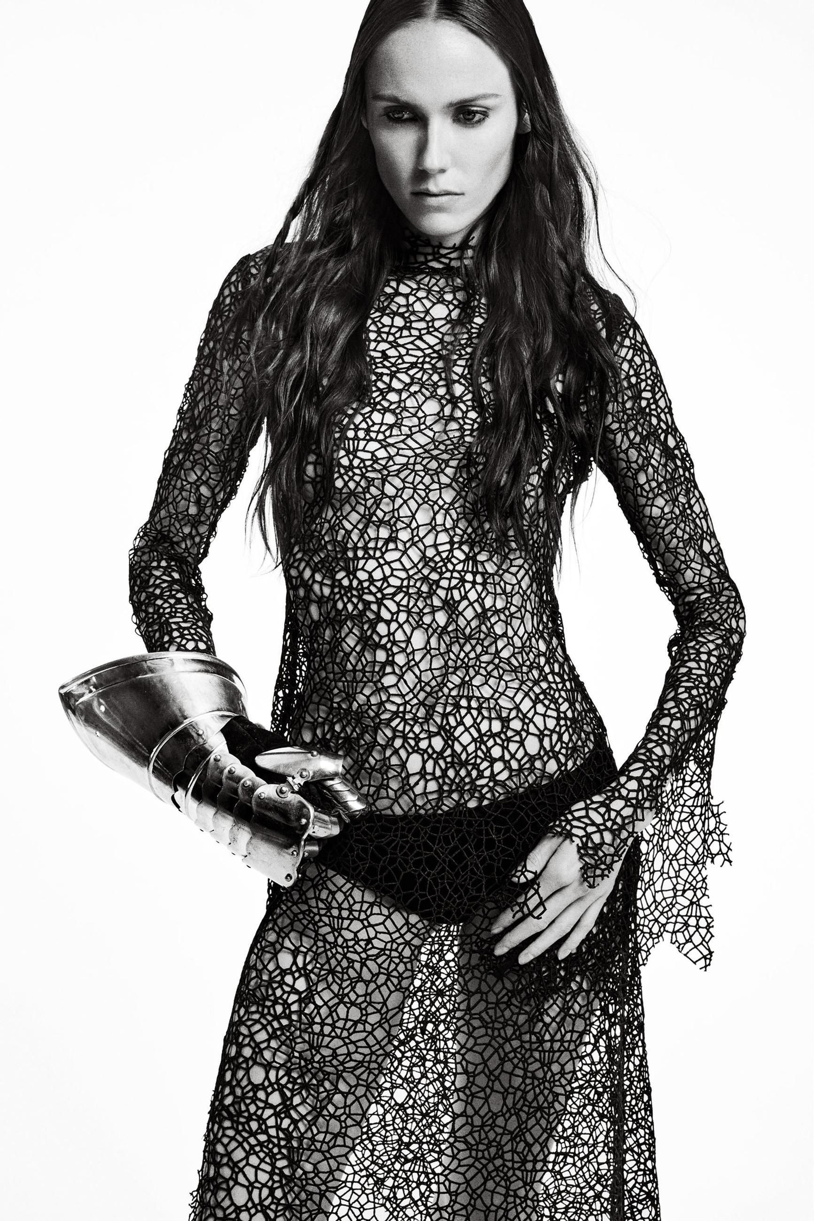 Traje con efecto telaraña de la nueva colección de Zara.