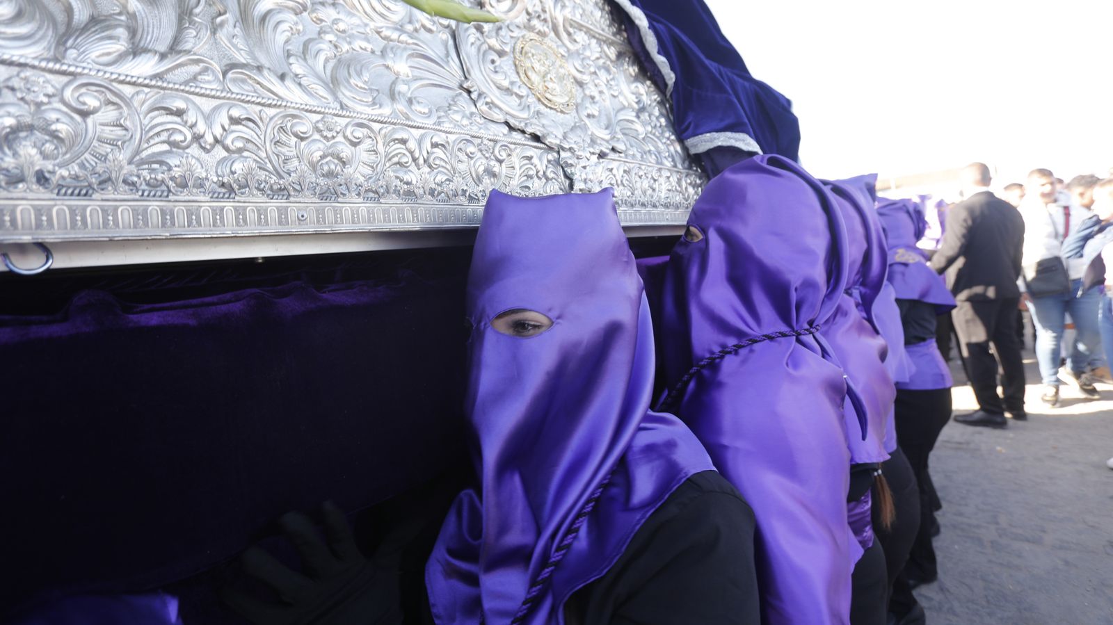 Las fotos del Viernes Santo en la Línea:  Cristo del Mar y Luz y Esperanza Nuestra, Soledad y Santo Entierro, Cristo del Amor y Misericordia y Amargura