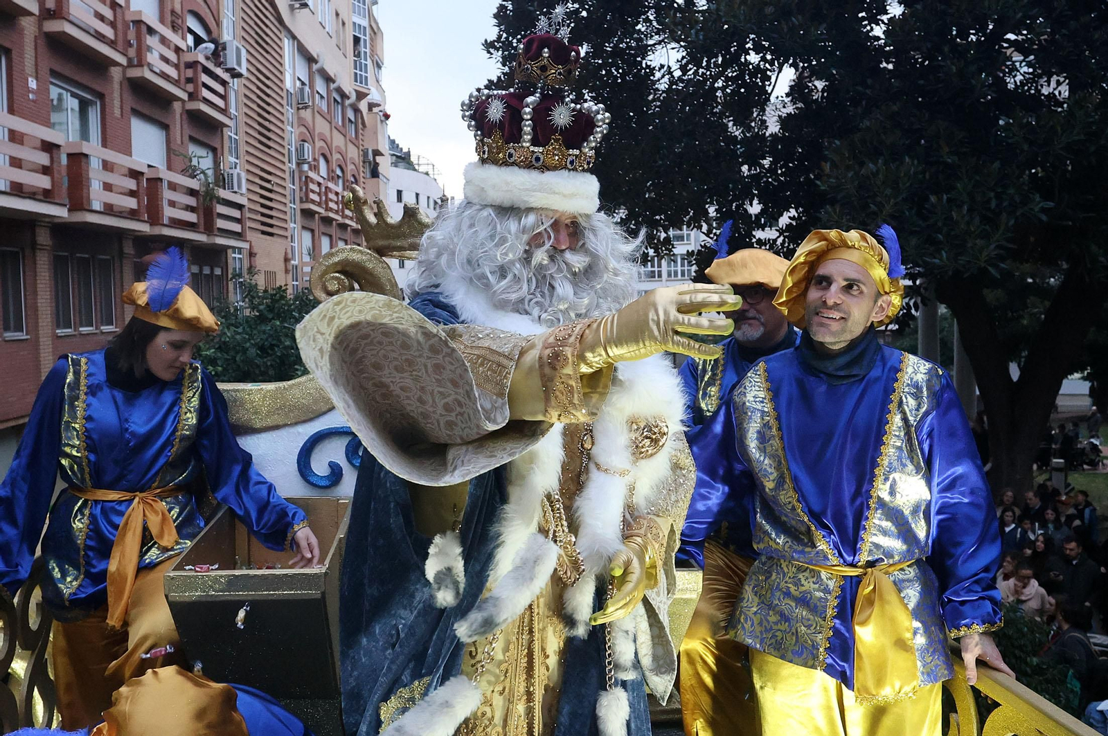 Imágenes de la Cabalgata de los Reyes Magos en Huelva
