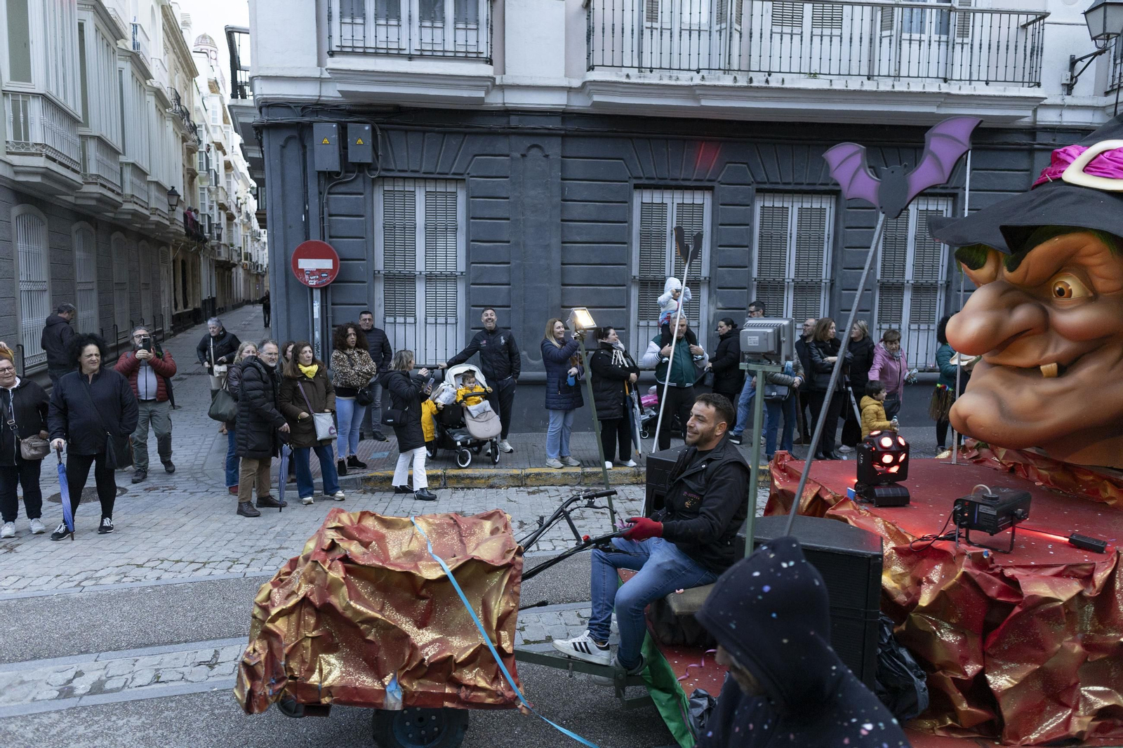 Las imágenes de la Cabalgata del Humor del Carnaval de Cádiz 2025