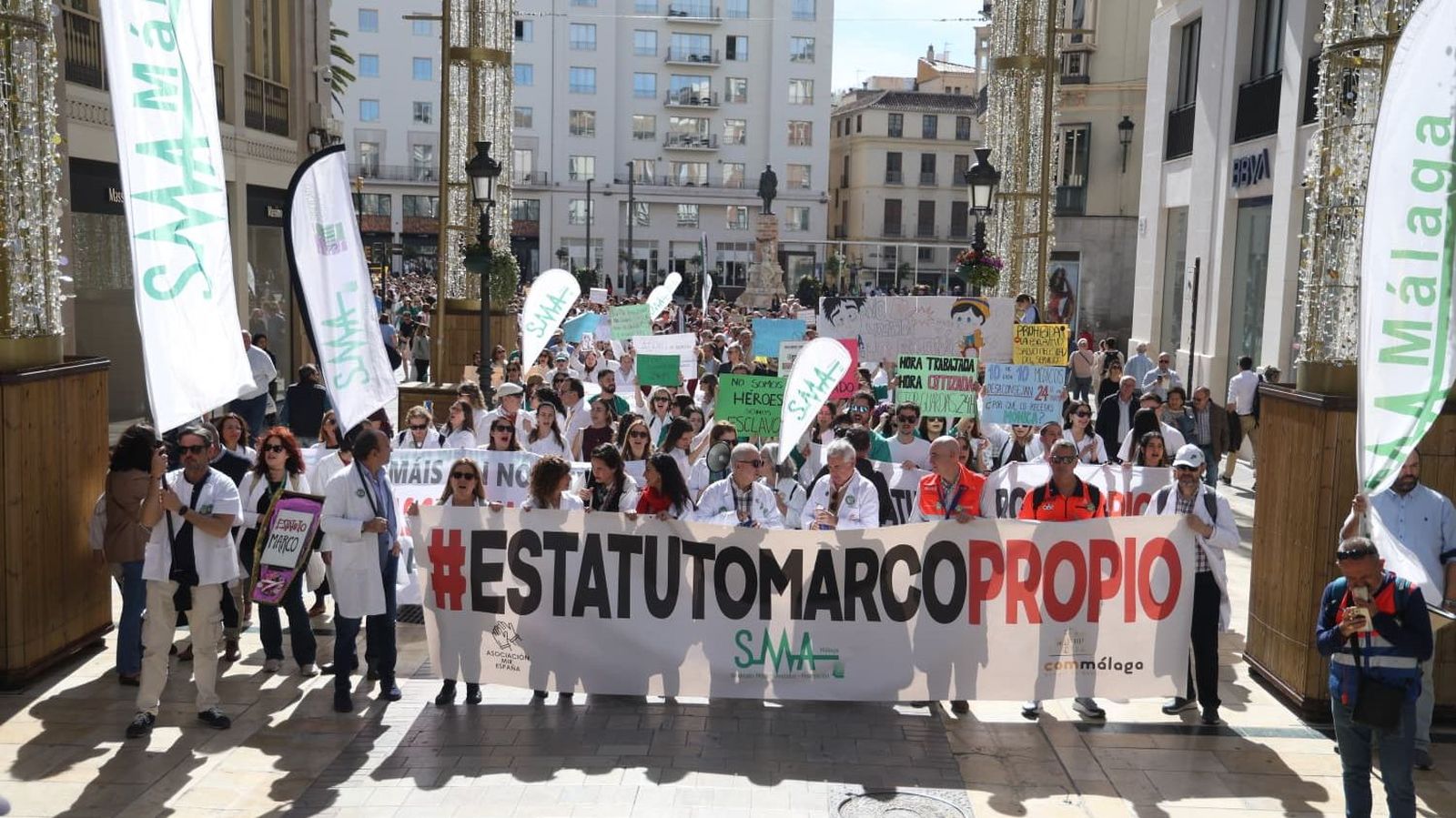 Concentración de médicos por el borrador del estatuto que regula sus condiciones laborales este miércoles en Málaga.