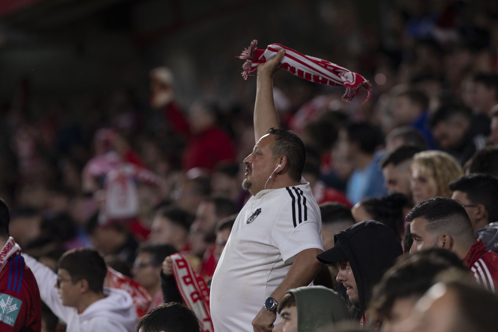 Encuéntrate en la grada en el Granada-Leganés