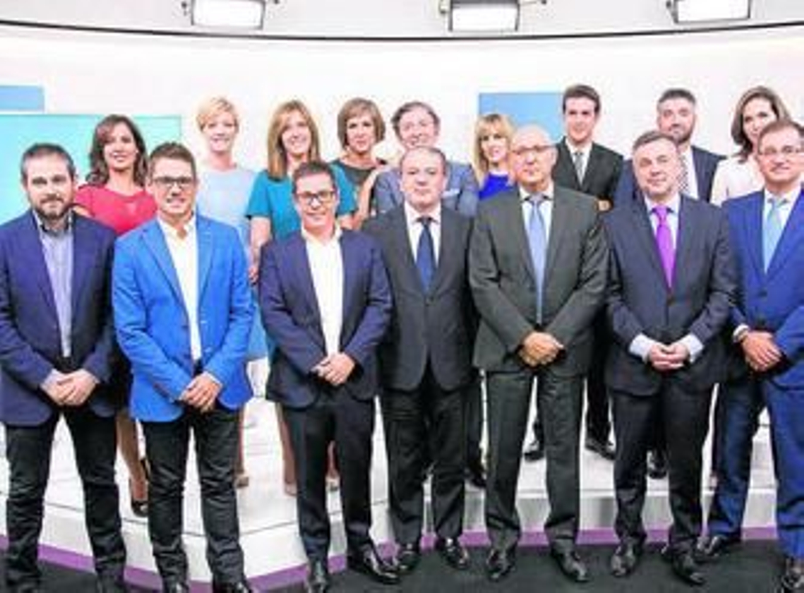Los rostros de los informativos con el director de TVE y Álvarez Gundín.