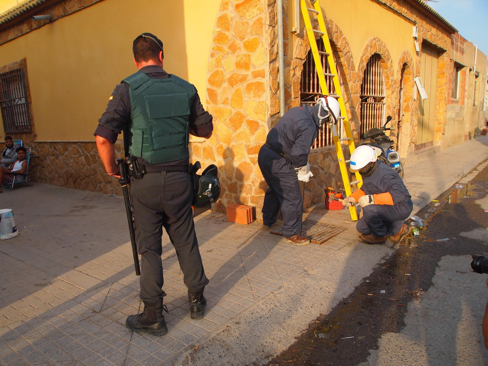 El fraude eléctrico sigue creciendo en Almería: 7 enganches ilegales se desmantelan cada día