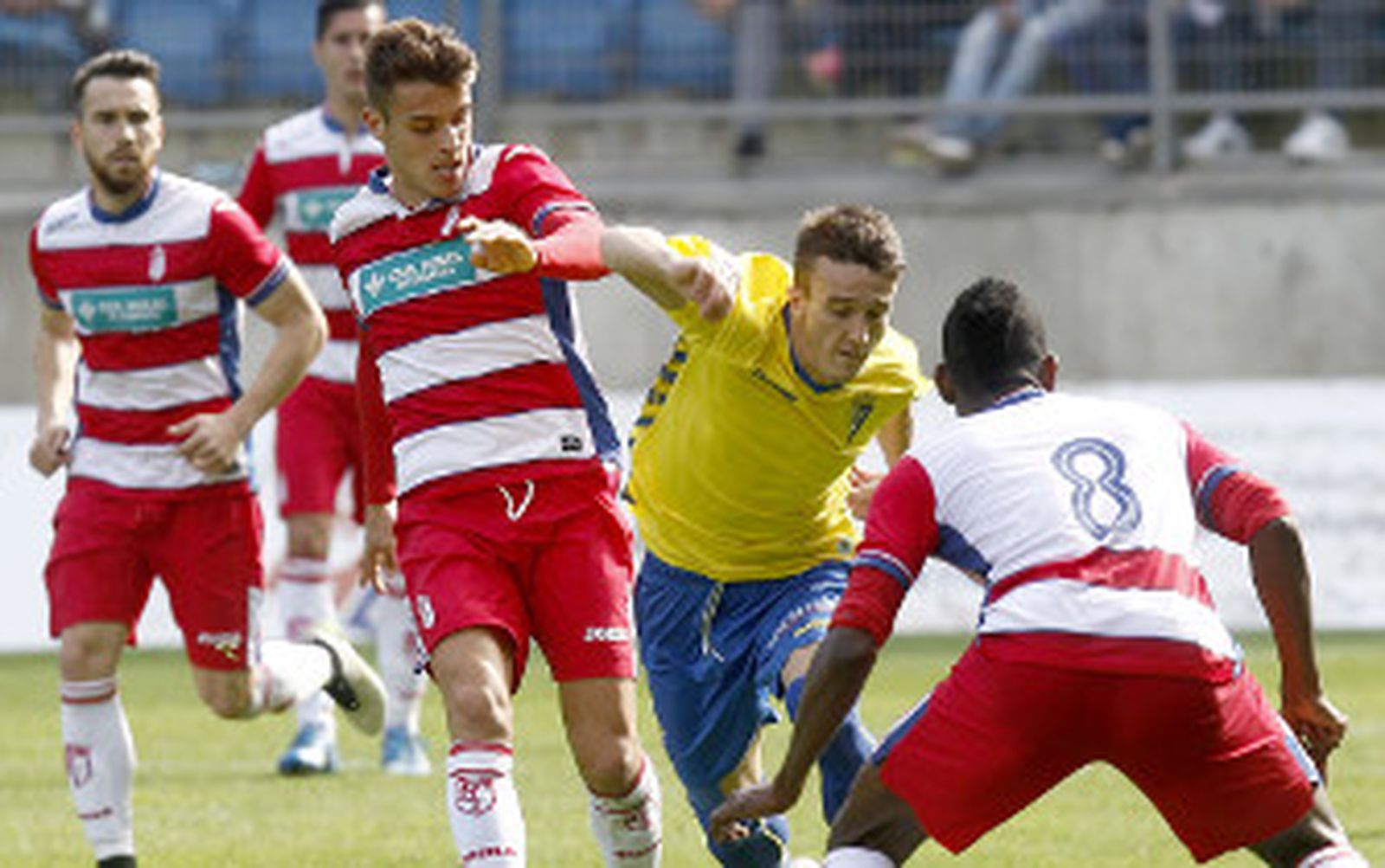 Brian completa la línea defensiva