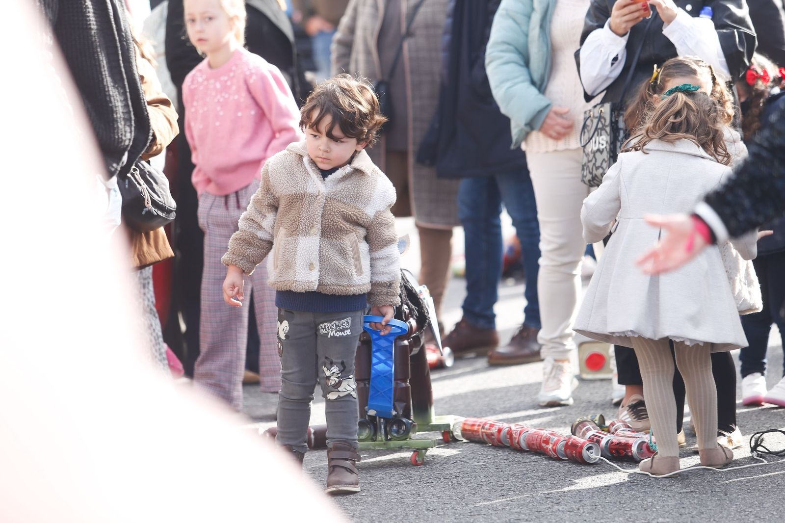 Búscate en las fotos del arrastre de latas 2026 en Los Barrios
