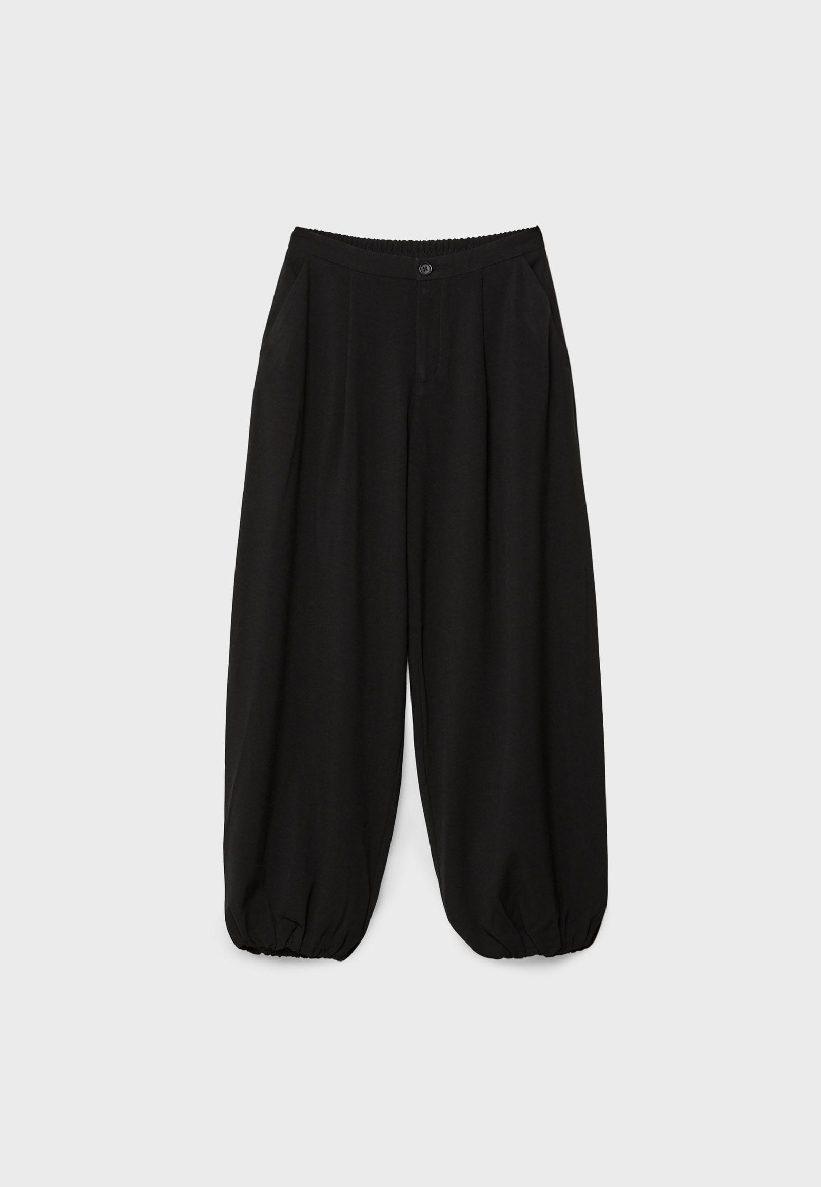 Pantalones bombachos de Stradivarius.