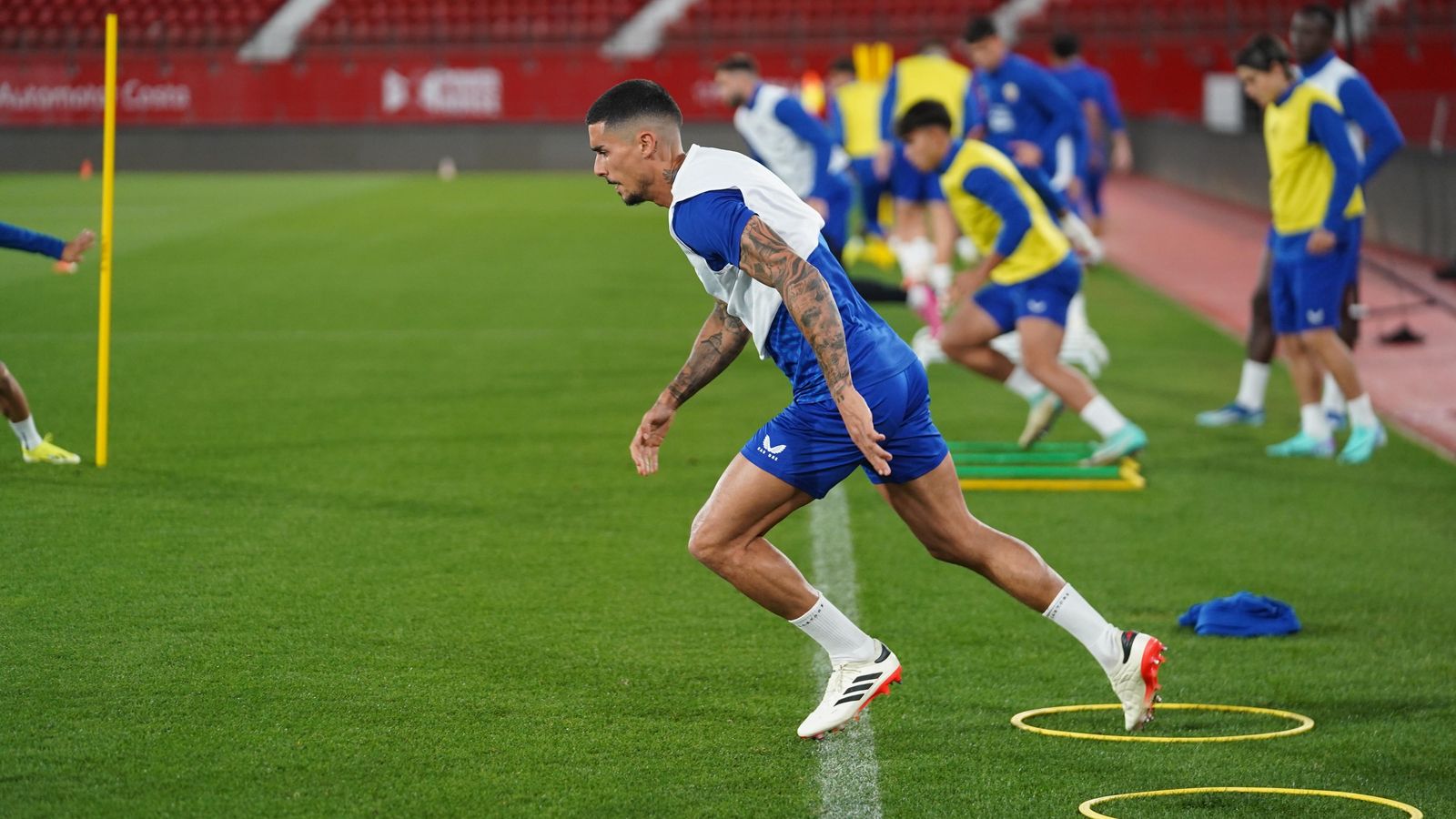 Chumi se ejercita en el Power Horse Stadium en la previa al duelo contra el Alavés.