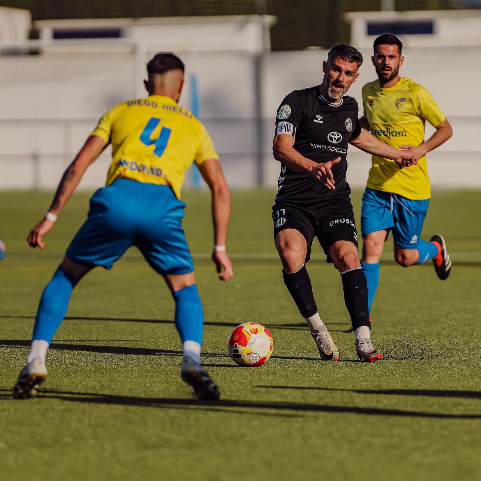 Un lance del Conil-Atlético Central
