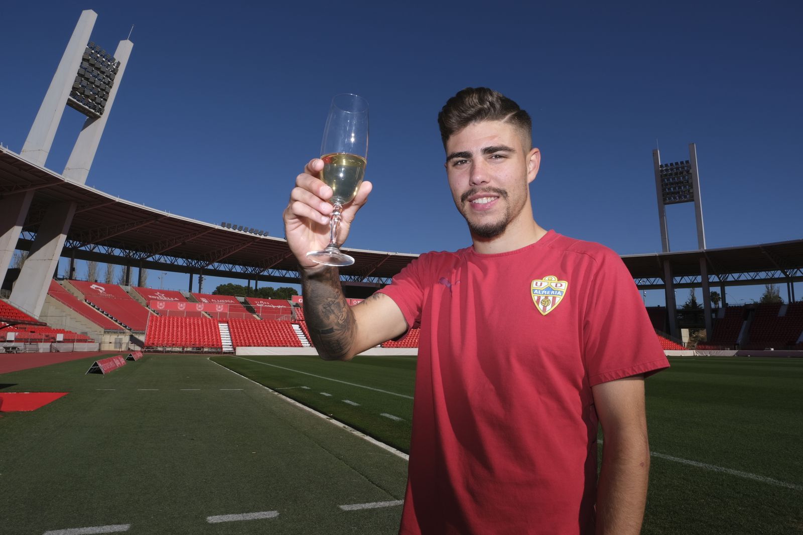 Pozo brinda con los lectores de Diario de Almería por el ascenso en 2022