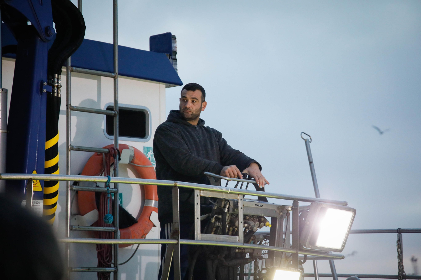 Te contamos en imágenes como ha sido la descarga de las traiñas en la lonja de Almería