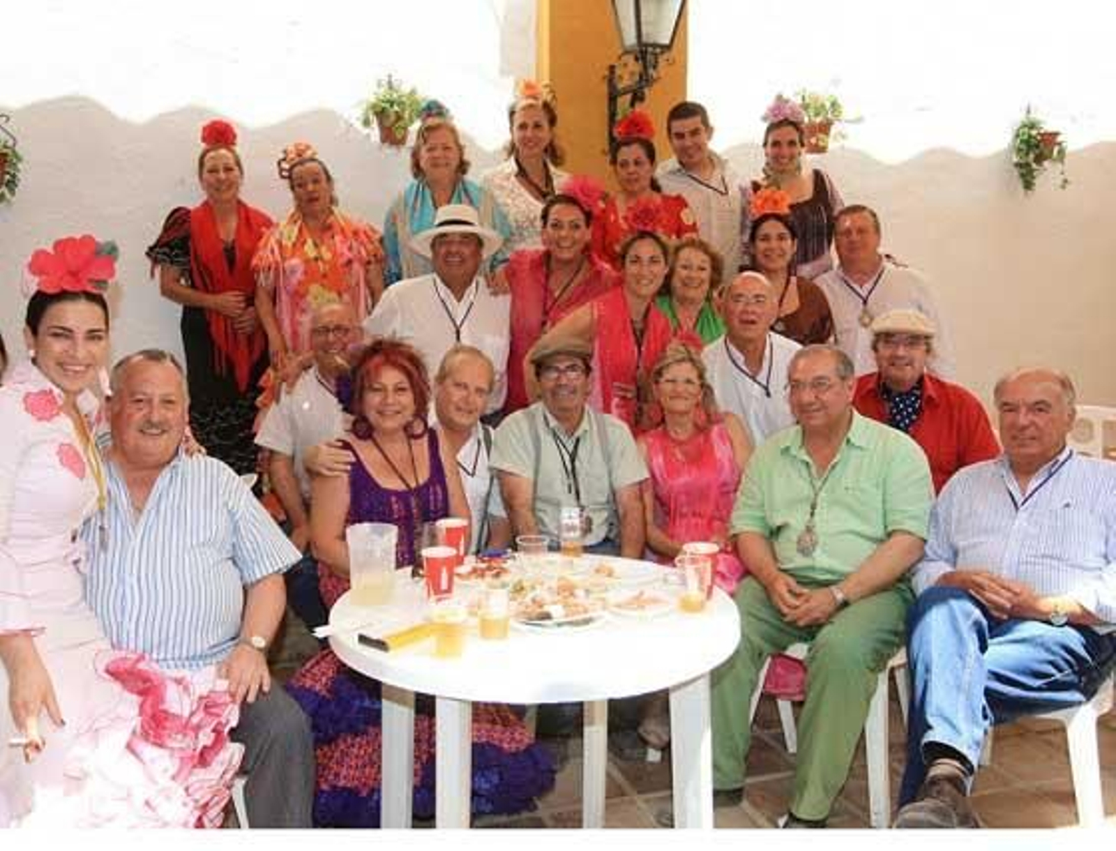 Los miembros de la peña ‘La Carbonera’, ayer.

Foto: Juan Carlos Toro