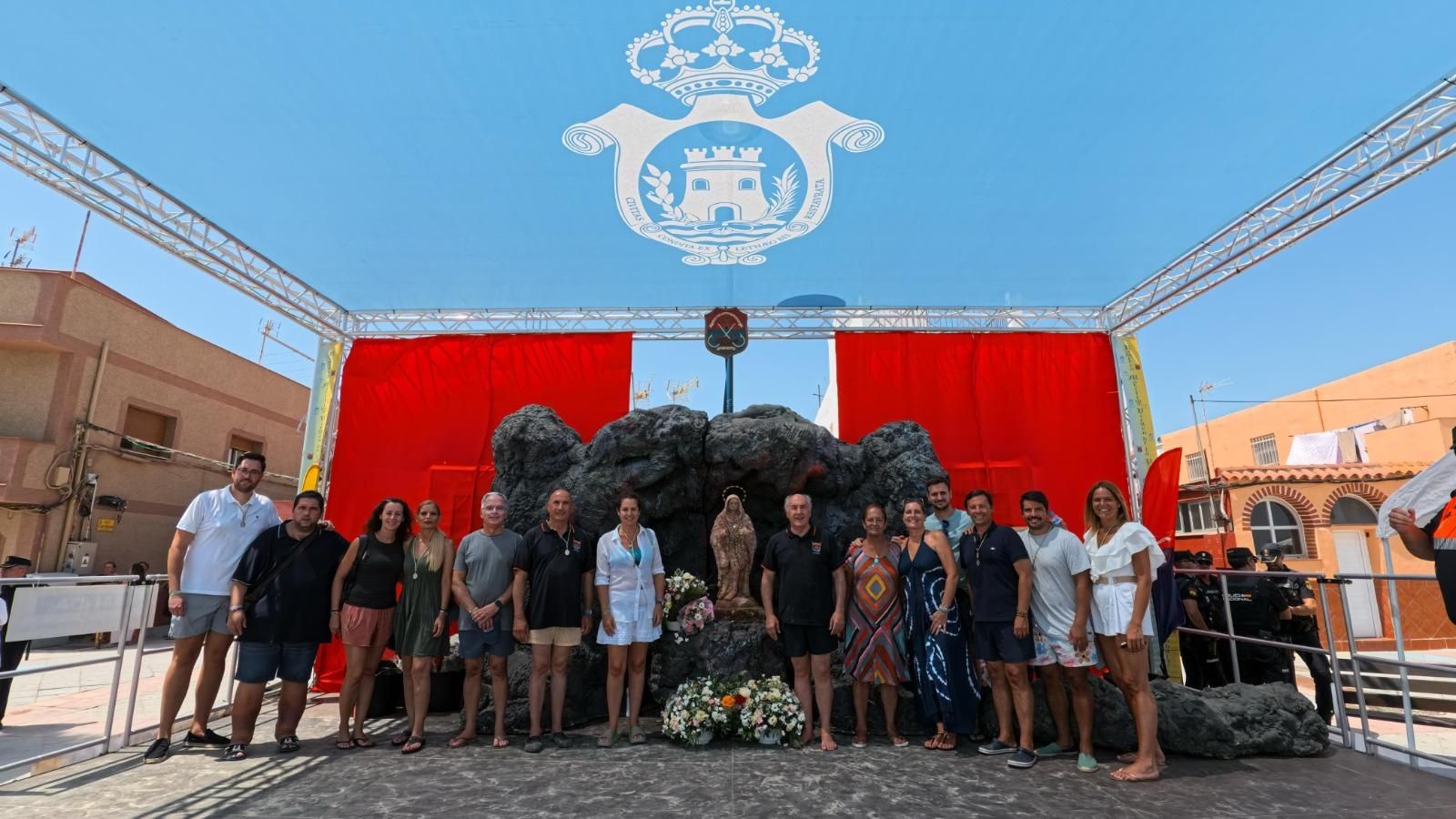 El equipo de gobierno, junto a la Virgen. El equipo de gobierno, junto a la Virgen.