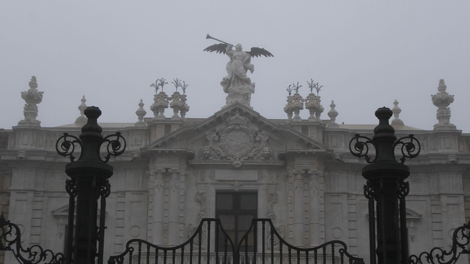 Fachada principal del Rectorado de la US.