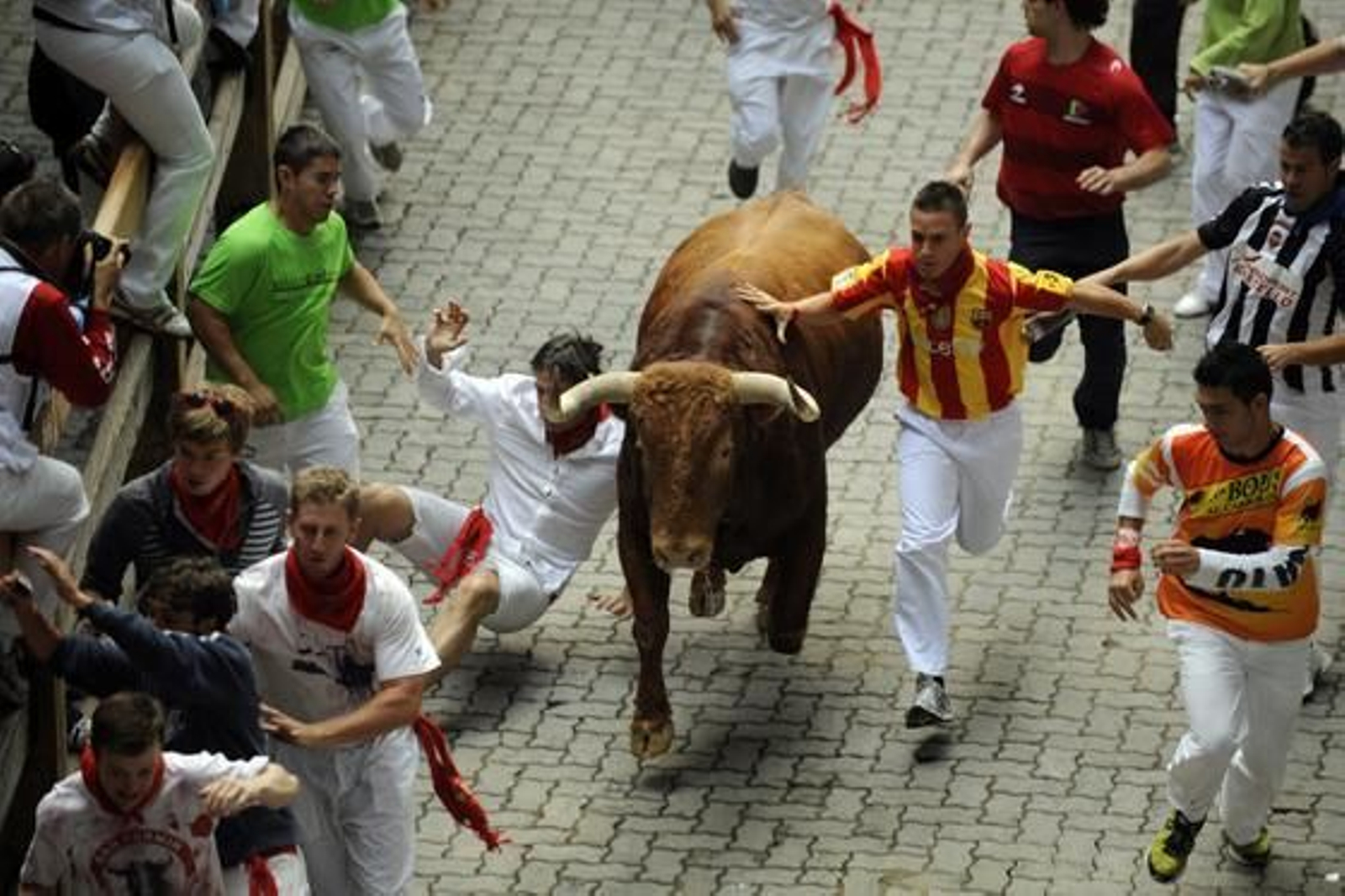 Los toros de El Pilar protagonizan un encierro rápido, limpio y sin corneados

Foto: AFP PHOTO