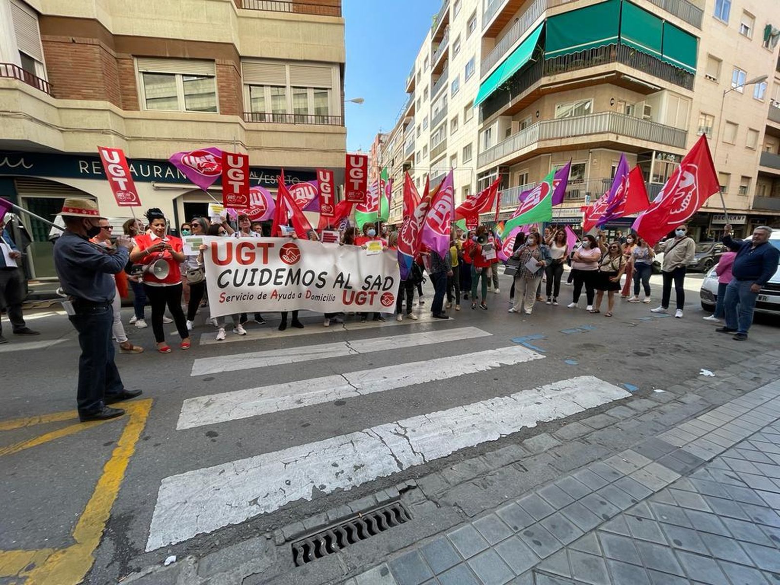 Concentración frente a la Delegación de Igualdad en Granada.