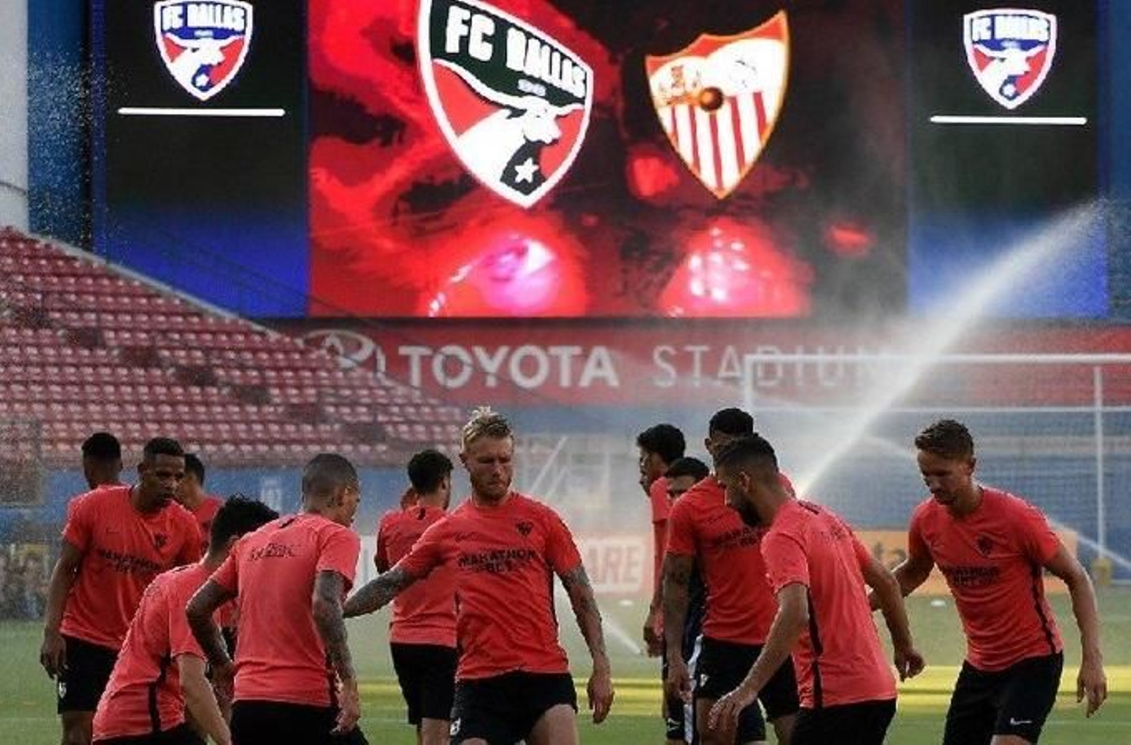 Los jugadores del Sevilla FC, antes del amistoso ante el FC Dallas en Estados Unidos.