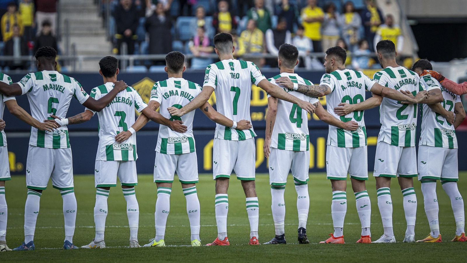 Búscate entre las imágenes del partido de fútbol entre Cádiz CF y Córdoba CF