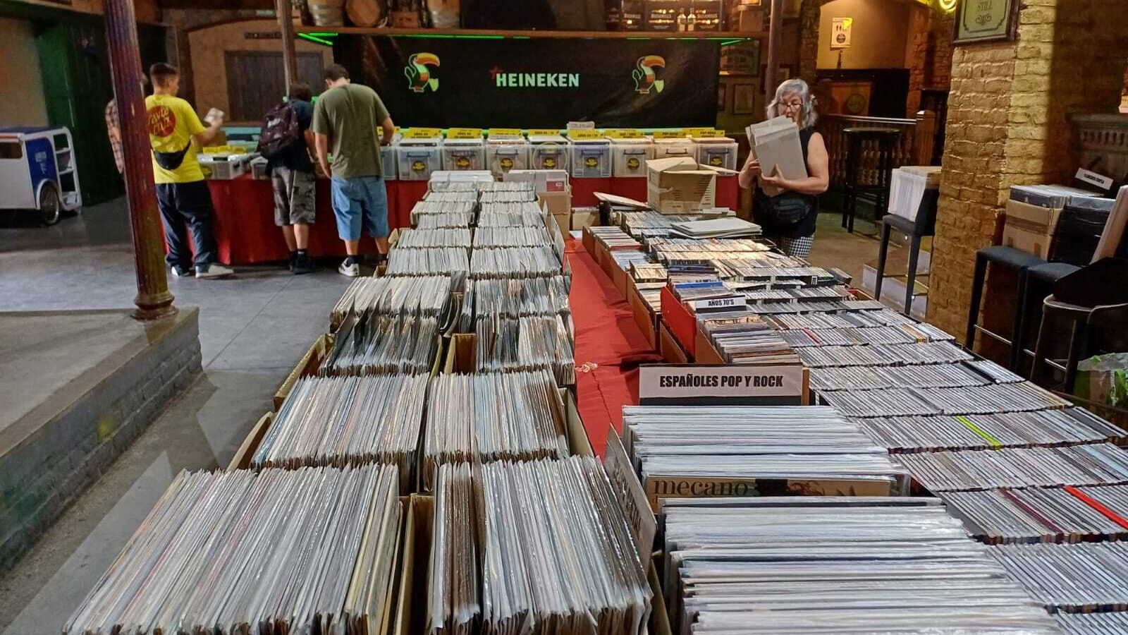 Discos y vinilos, en Plaza Canterbury.