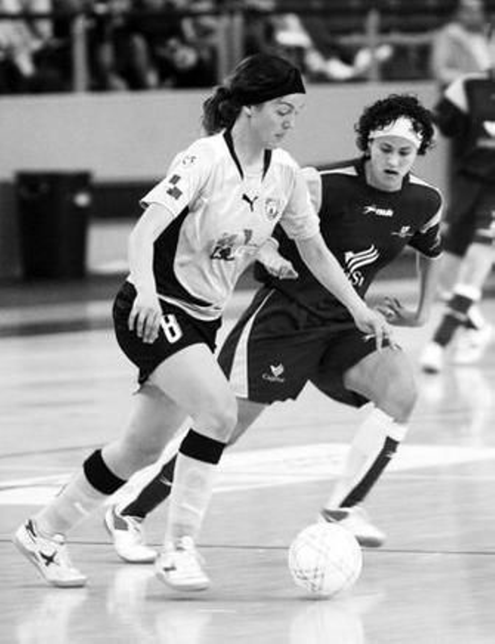 Claudia Pons cierra la entrada de una jugadora ilicitana.