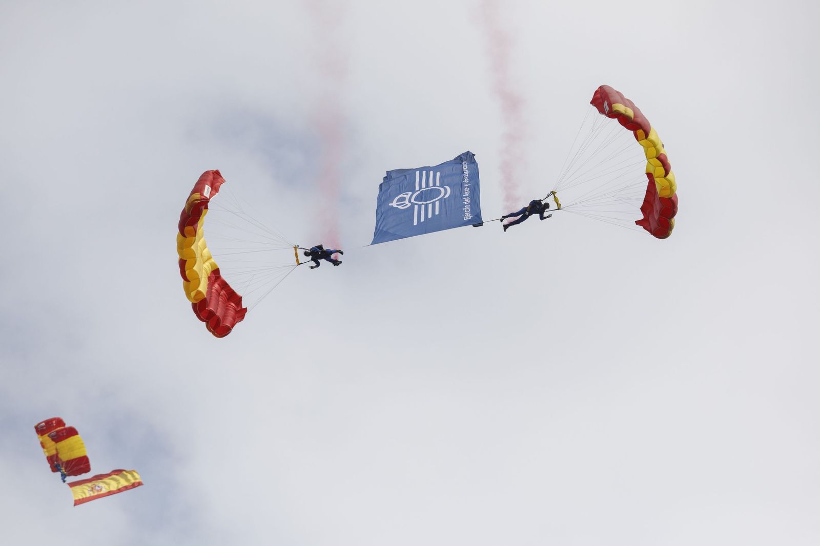 Las Fuerzas Armadas desembarcan en Motril: buques, paracaidistas y helicópteros en primera línea de playa