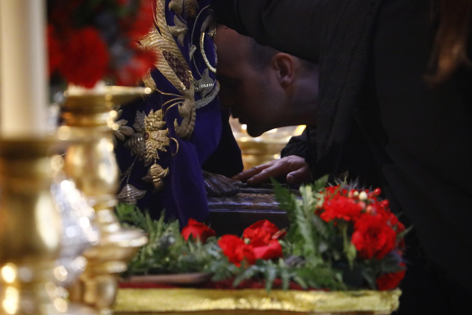 El solemne besapiés de Jesús Rescatado de Córdoba, en imágenes