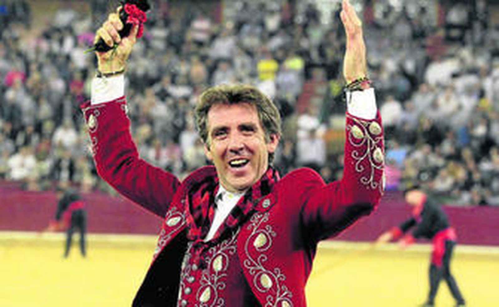 Pablo Hermoso de Mendoza, en la vuelta al ruedo tras cortar una oreja a su segundo toro.