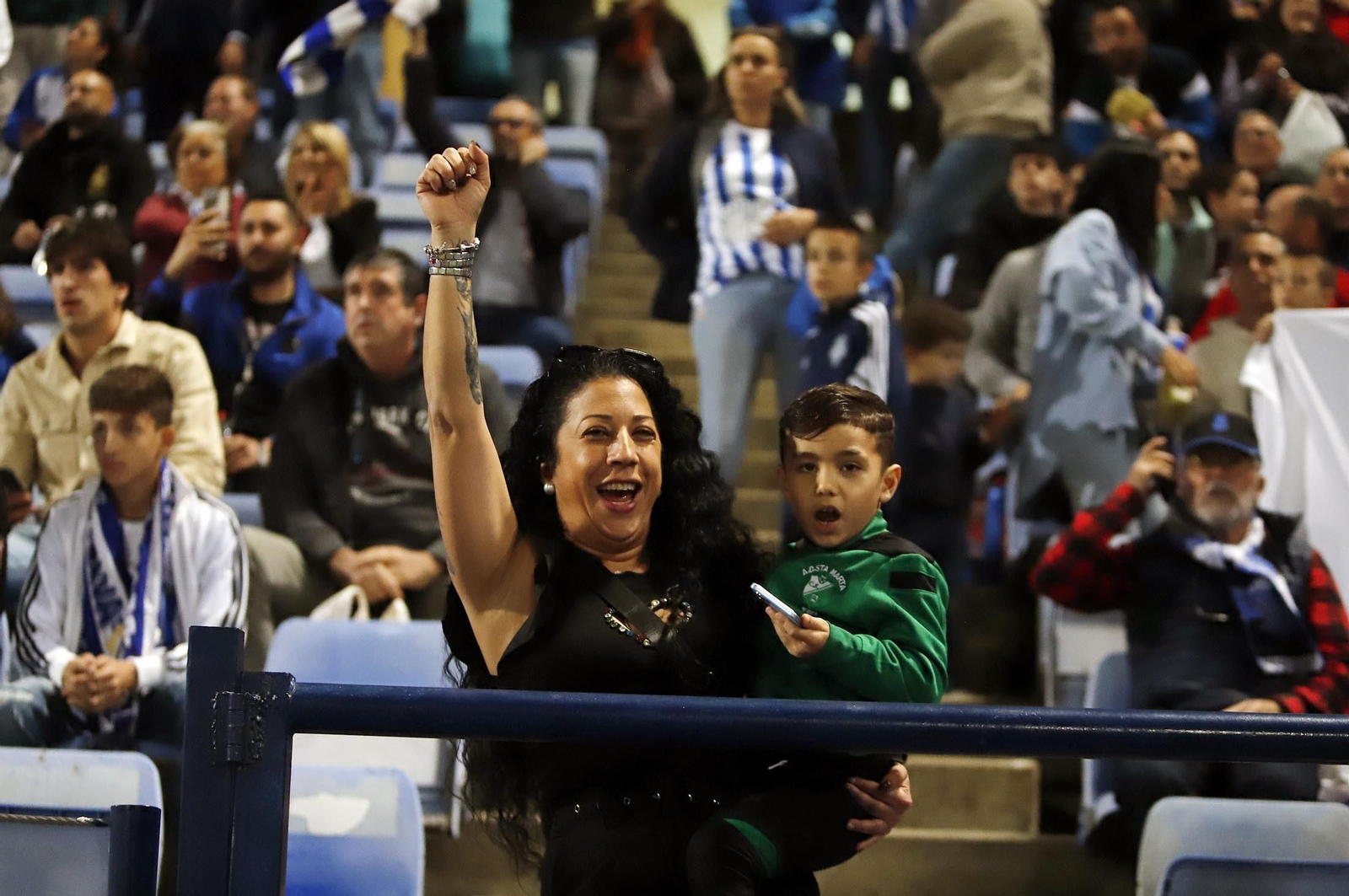 Gran ambiente en las gradas del Nuevo Colombino para el Recre-At Sanluqueño, en imágenes