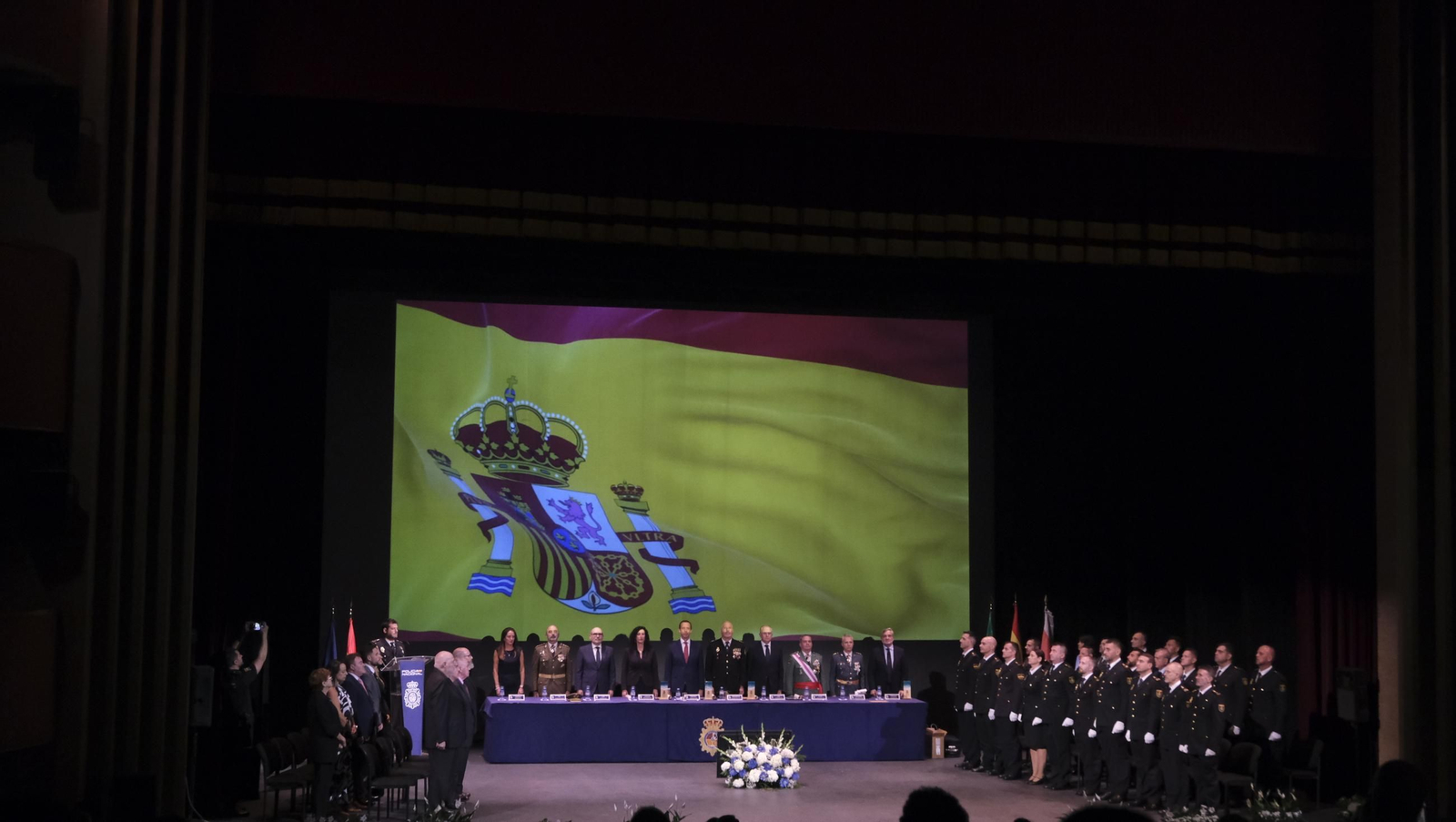 Así ha sido la celebración del Día de la Policía Nacional de Almería en el Maestro Padilla, en imágenes