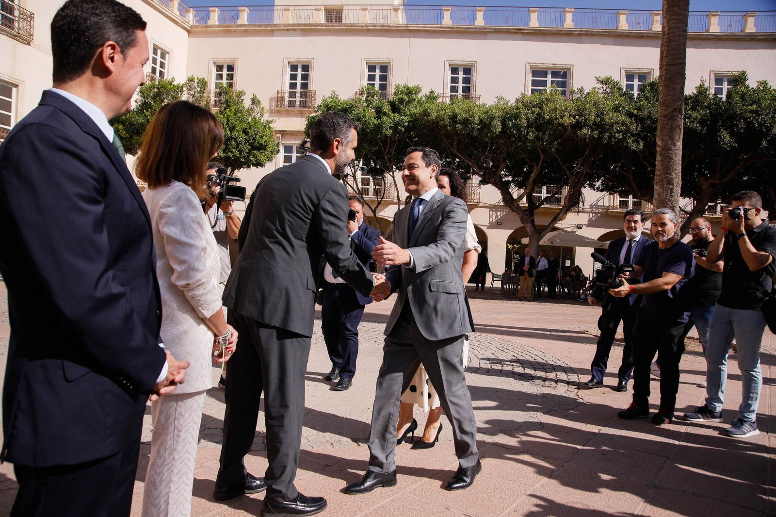 Imágemes de la casa consistorial de Almería