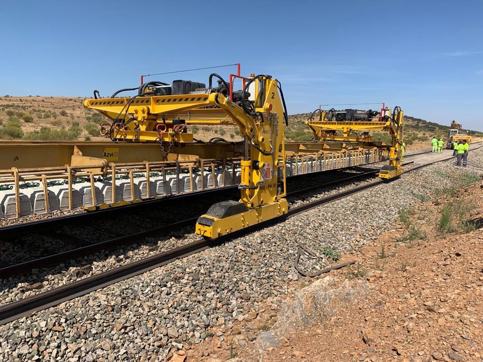 Trabajos de renovación en la línea Mérida-Los Rosales.