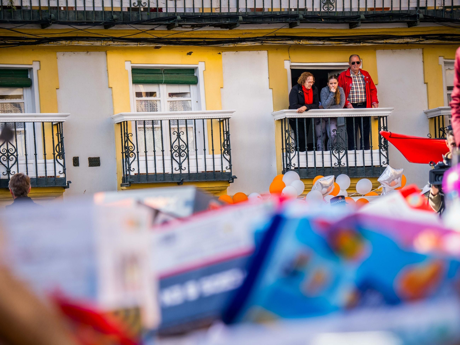 La Caravana Solidaria recoge cientos de regalos para echar una mano a los Reyes Magos en San Fernando