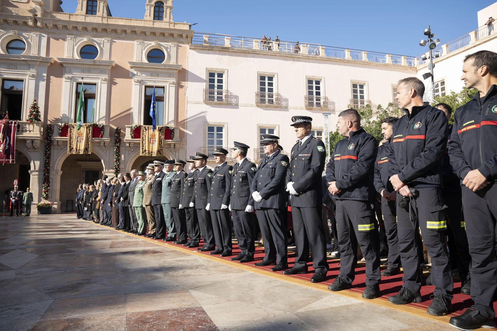 El Pendón vuelve a alzarse en Almería: memoria y ciudad bajo la luz de diciembre
