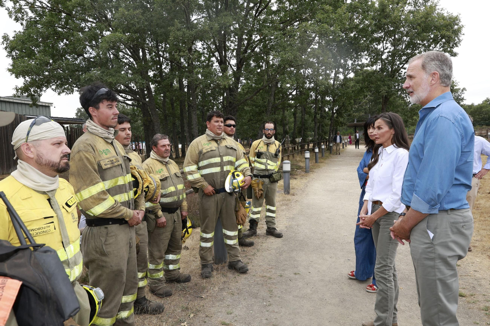 Las fotos de la visita de los Reyes a las zonas afectadas por los incendios en Sanabria y Las Médulas