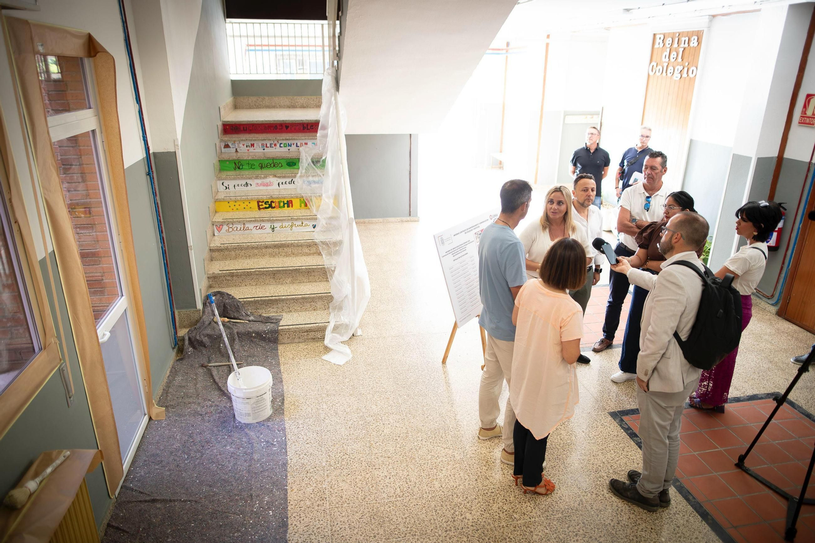 Imagen de la visita de la alcaldesa, Marifrán Carazo, a las obras en el colegio Gallego Burín