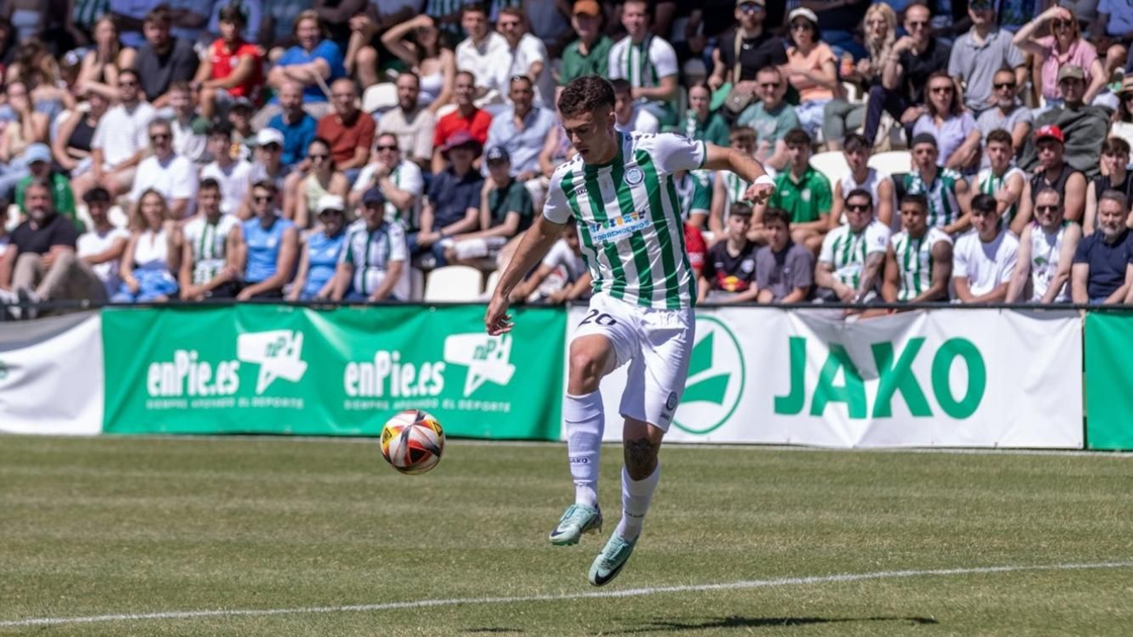 Iker Burgos, en su etapa en el Juventud Torremolinos.