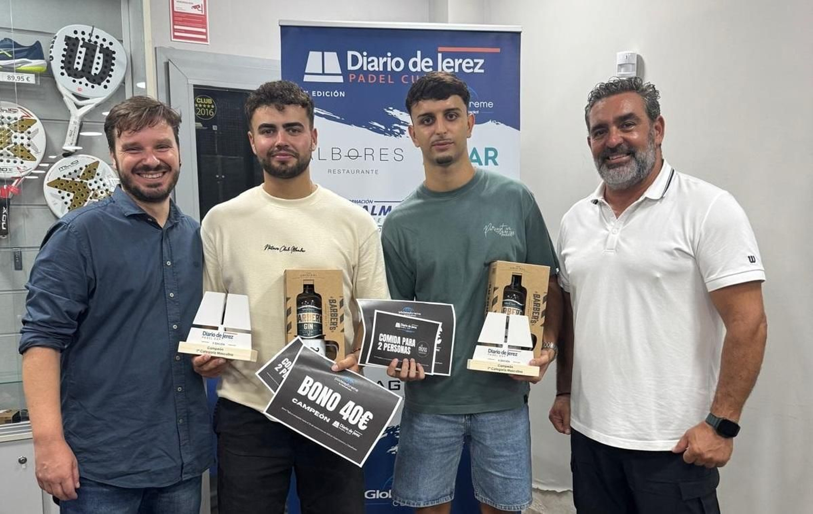 Pablo Torti y M.A. Armario, junto a Fran Pérez y Fernando Fernández-Gao, director y gerente de Globalpadel, respectivamente.