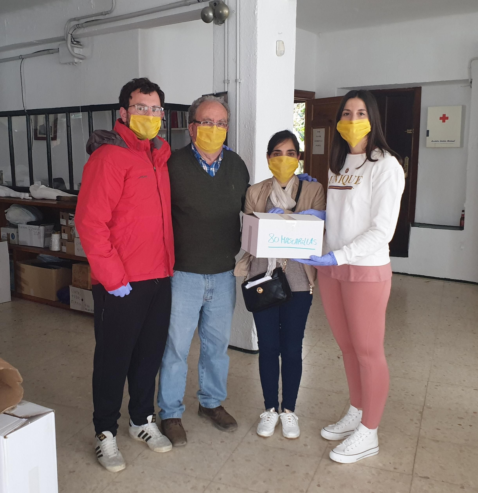 Entrega de mascarillas.