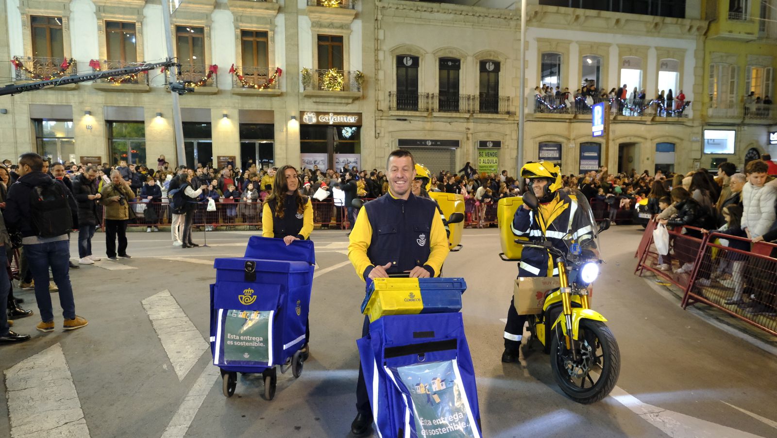 Fotogalería de la Cabalgata de Reyes Magos en Almería