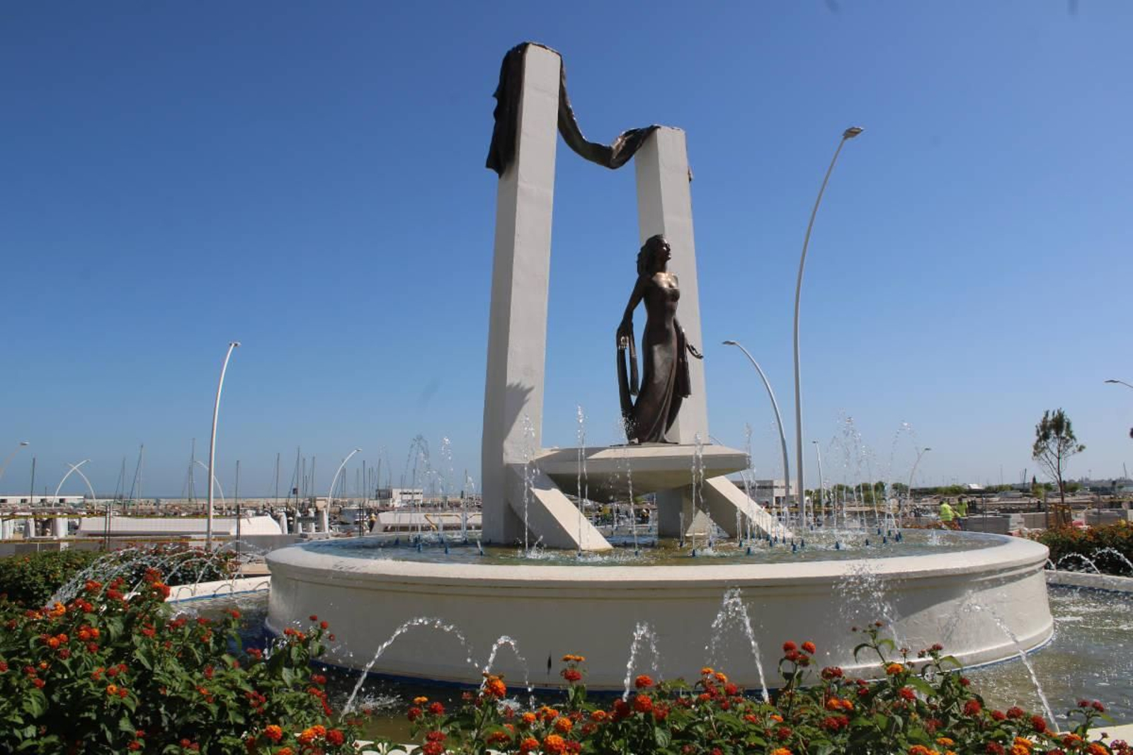 Monumento a Rocío Jurado Monumento a Rocío Jurado