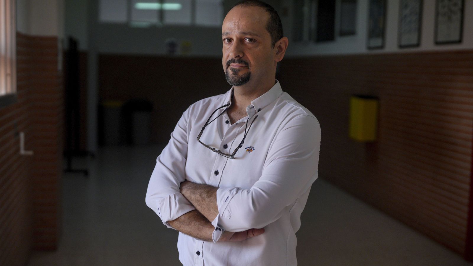 Cotta posa en el instituto Nuevas Poblaciones de La Carlota.