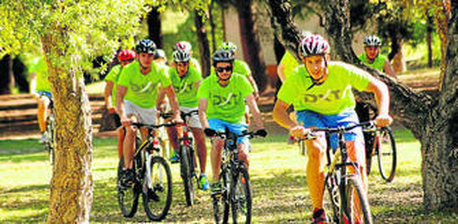 Los alumnos reciben formación en diferentes deportes, incluido el ciclismo.