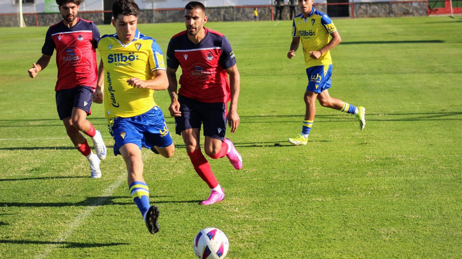 Las imágenes del amistoso entre el Barbate y el Cádiz CF