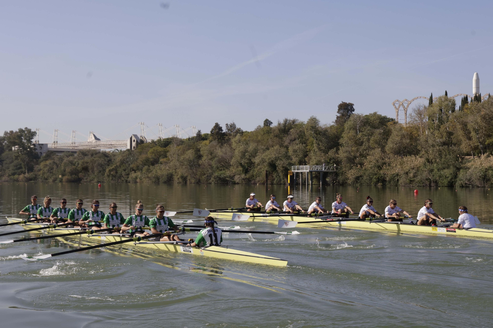 La Regata Sevilla-Betis femenina en imágenes