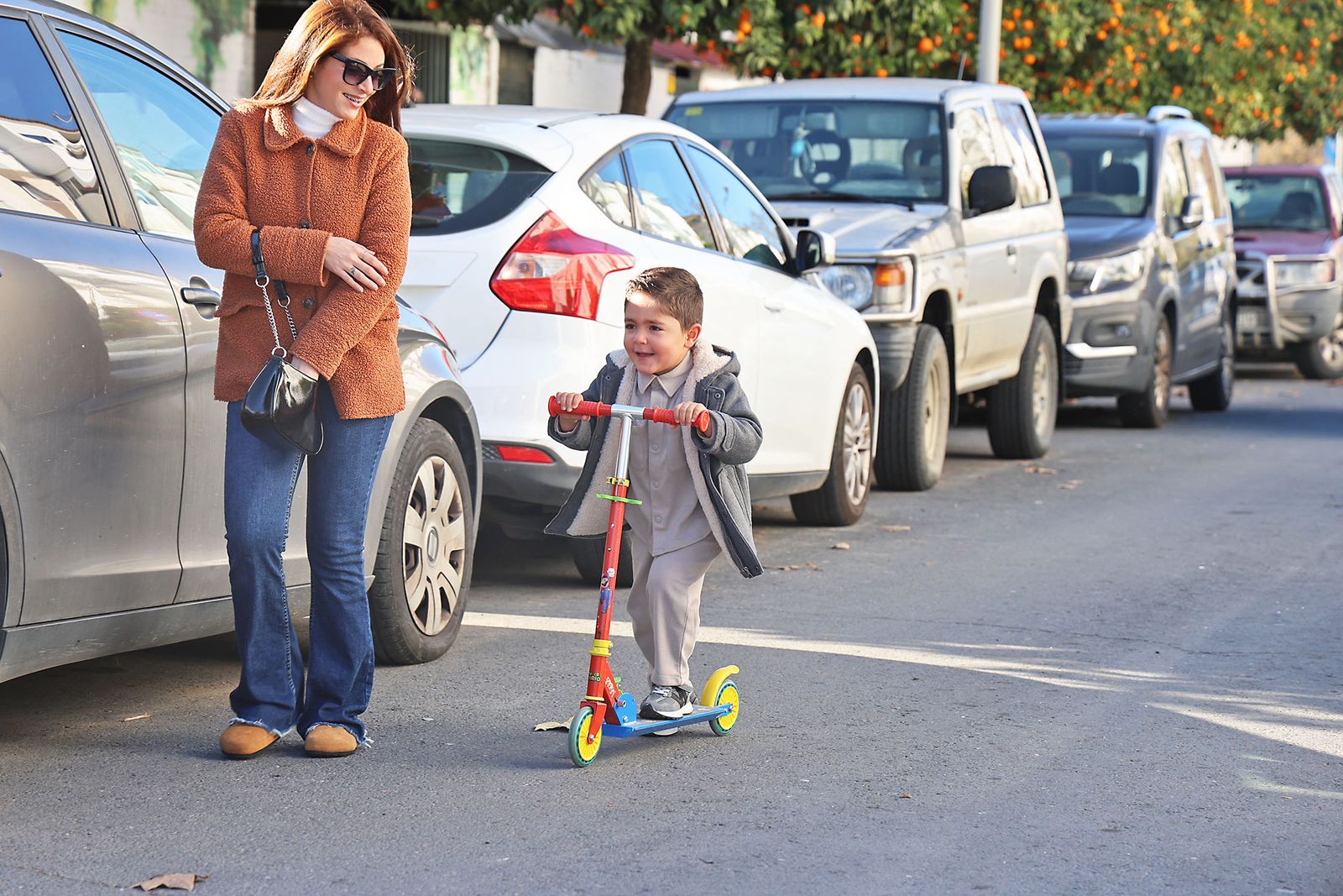 Día de regalos y Reyes Magos por los barrios de la ciudad